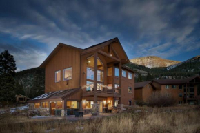 Mo Mountain Fun! Stunning Views, Hot Tub, Grill, Patio and Seclusion near Breck!